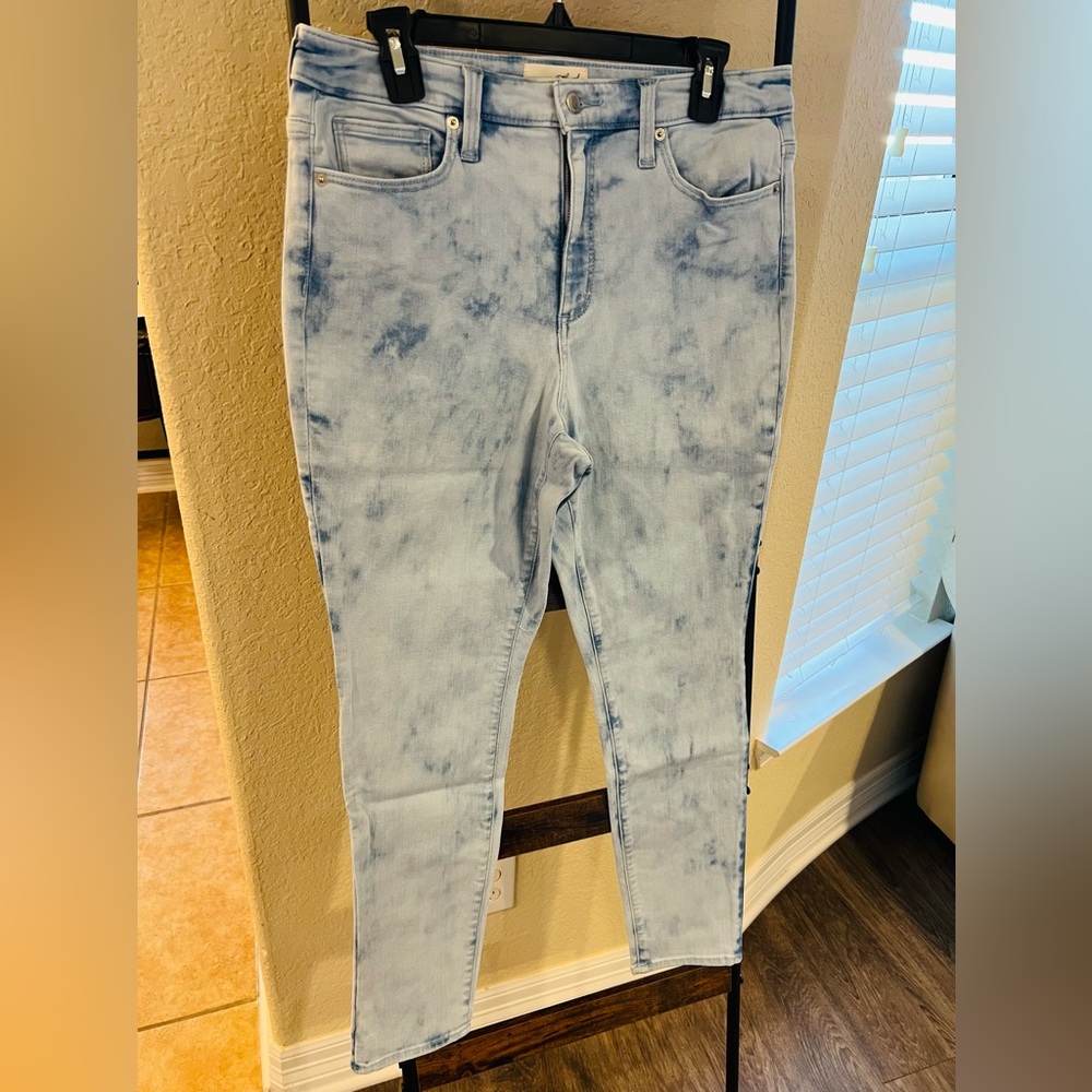 Universal Thread Acid Washed Skinny Jeans